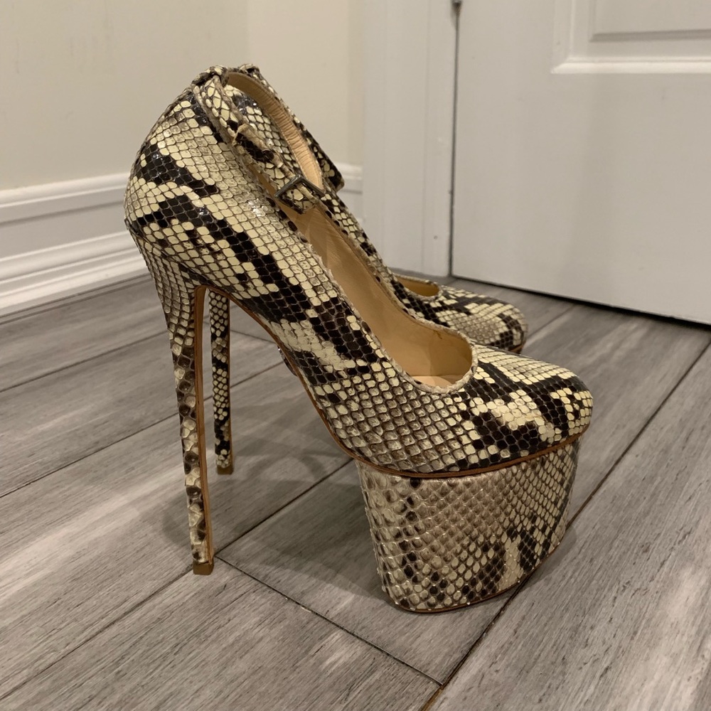 Olcay Gulsen Snakeskin heels